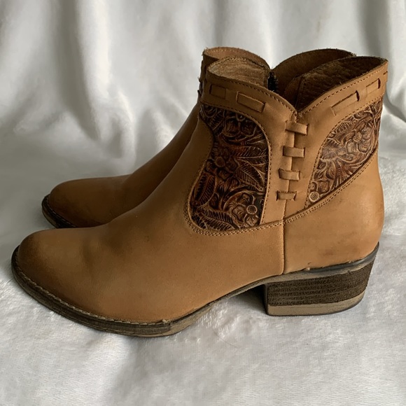 Circle G - Picture 2 of 11